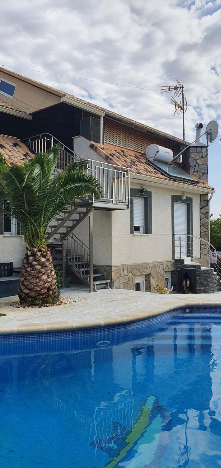 Estupenda Villa En Las Afueras Colmenar de Oreja Exterior photo